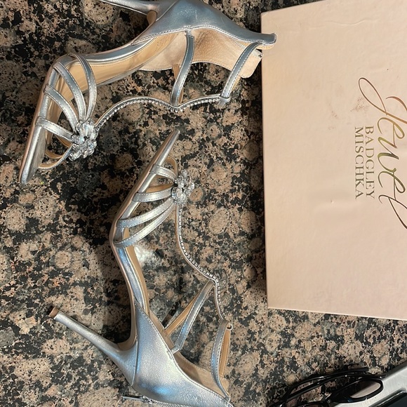Beautiful Rhinestone silver heels size 8 - Picture 6 of 7